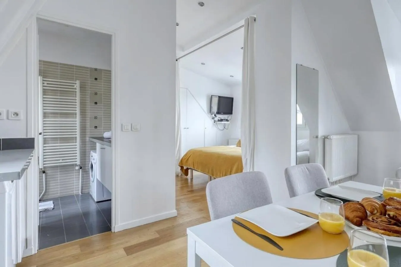 Classy, New & Large Designed Studio - Paris 16 0*,