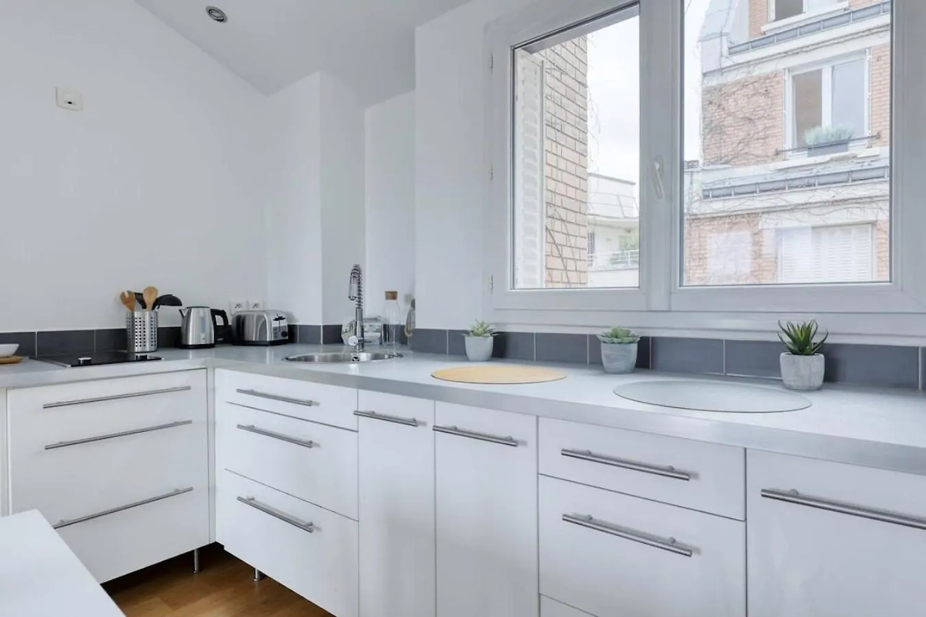 Classy, New & Large Designed Studio - Paris 16